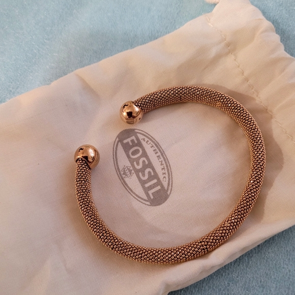 Fossil Brand Cuff Bangle Open Bracelet Gold Still Like New - Picture 3 of 3